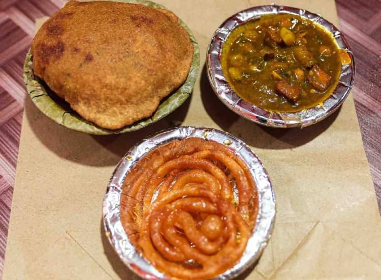 Kachori-Sabzi