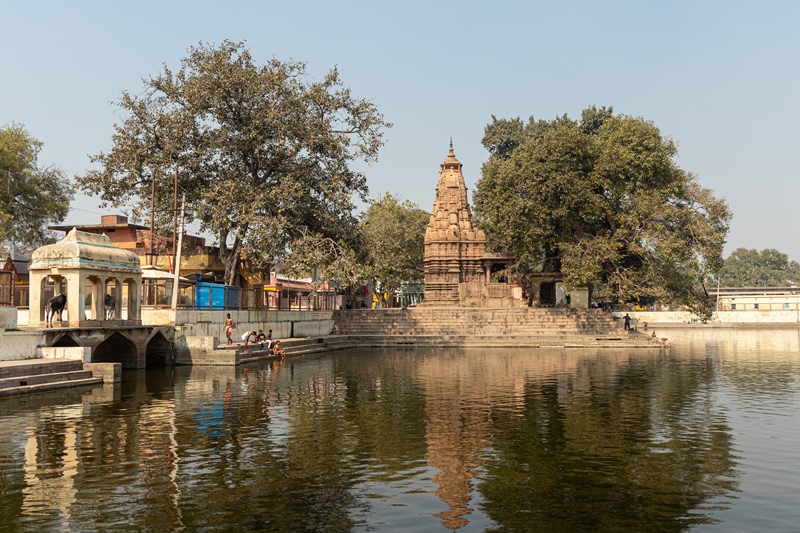 Shri Kardameshwar Temple