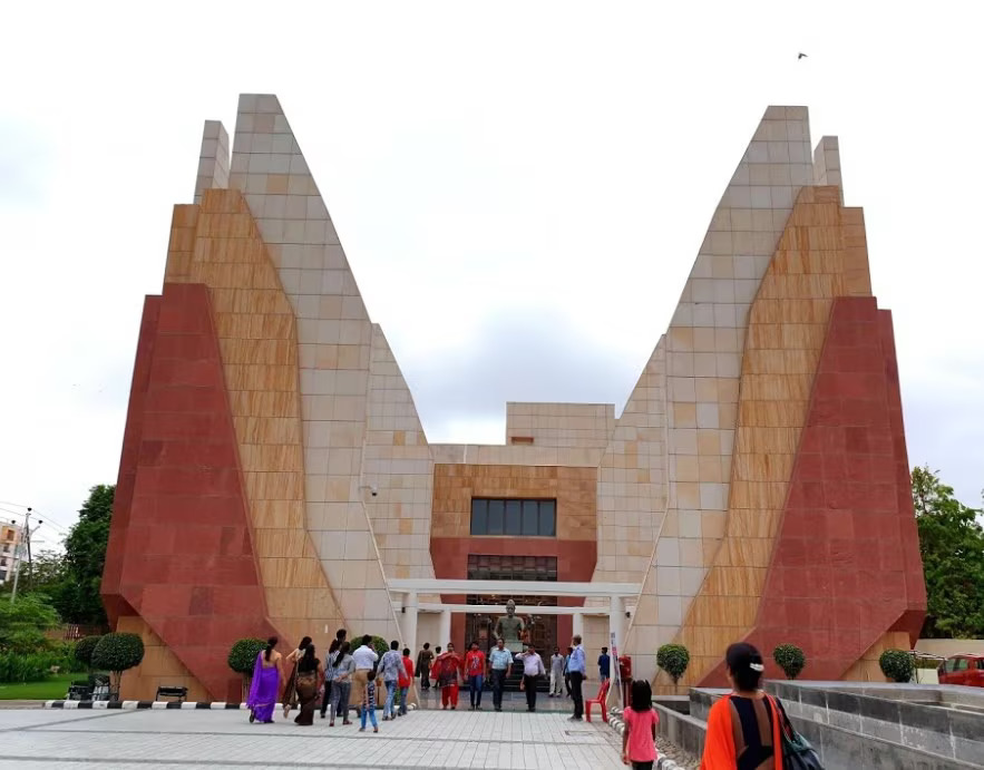 Deen Dayal Upadhyaya Hastkala Sankul (Trade Facilitation Centre)